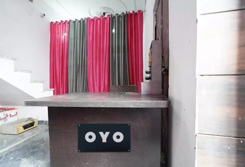 ホテル Oyo Kvs Guest House