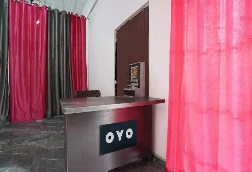 ホテル Oyo Kvs Guest House