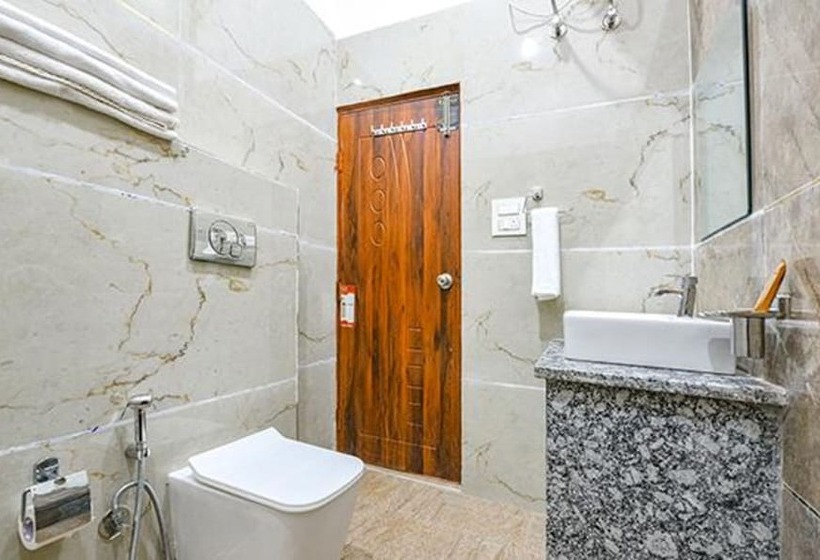 Fabhotel Mountain Inn