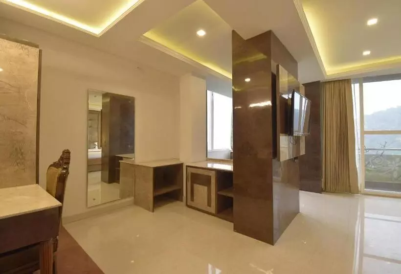 ホテル Gourav Lodge