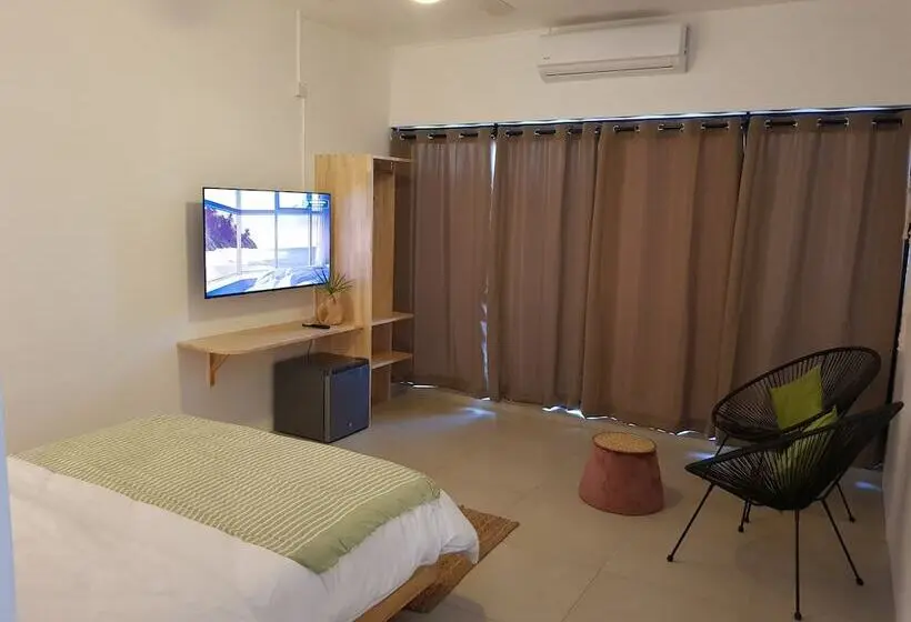 تختخواب و صبحانه Villas Rocher Deluxe Suite 2a