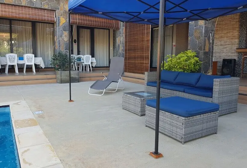 تختخواب و صبحانه Villas Rocher Deluxe Suite 2a