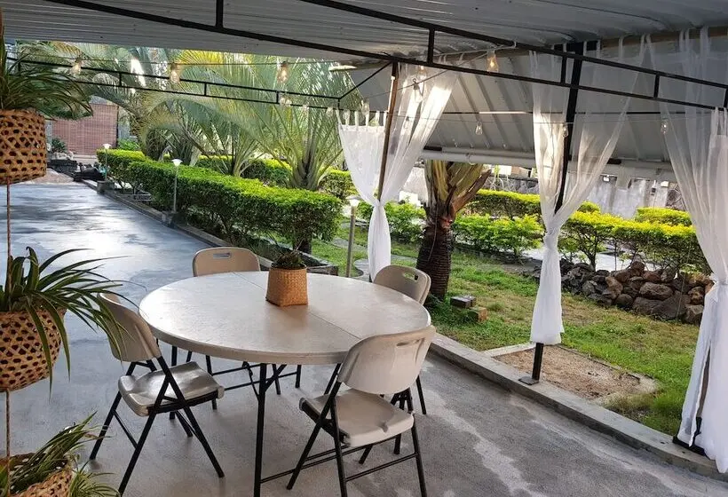 تختخواب و صبحانه Villas Rocher Deluxe Suite 2a