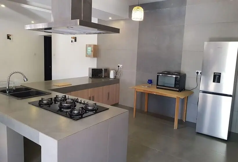 تختخواب و صبحانه Villas Rocher Deluxe Suite 2a