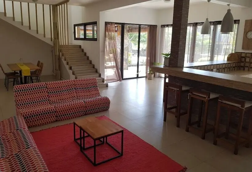 تختخواب و صبحانه Villas Rocher Deluxe Suite 2a