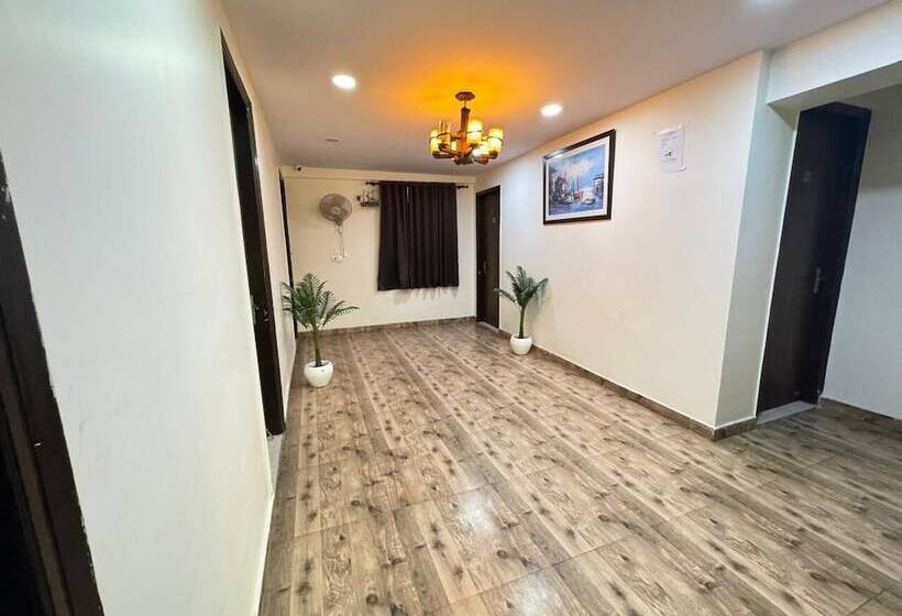 호텔 Hardik Palace