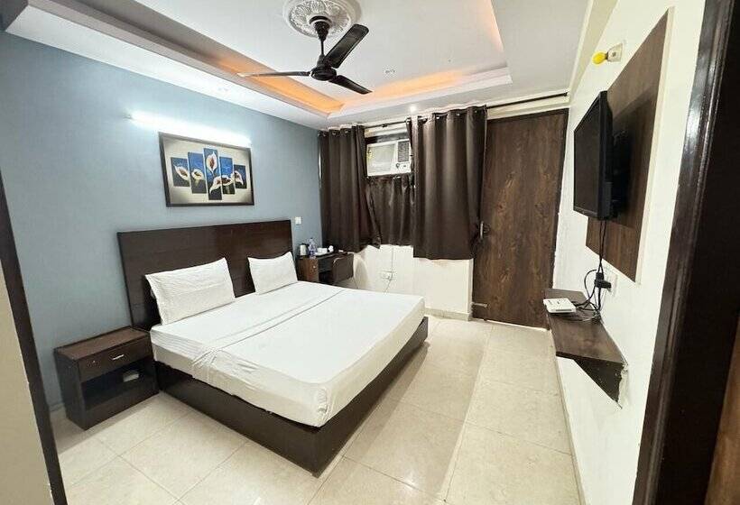 호텔 Hardik Palace