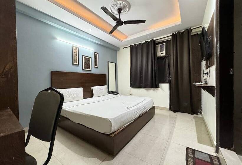 호텔 Hardik Palace