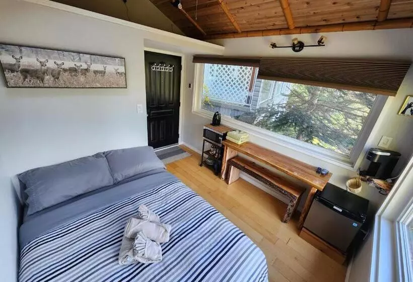 ベッドアンドブレックファースト Madeira Park Oceanview Suites