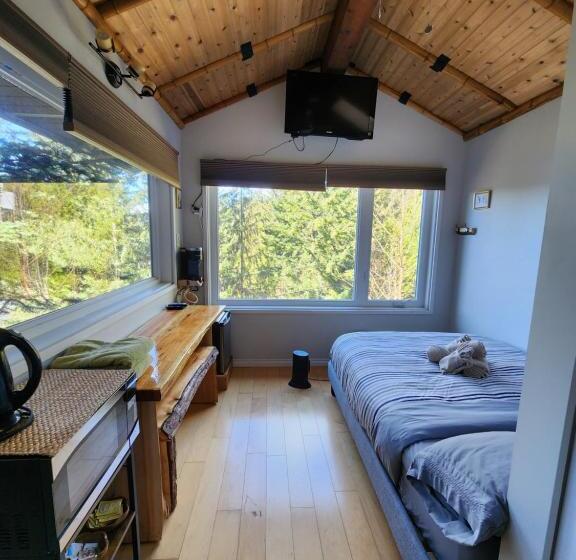 住宿加早餐 Madeira Park Oceanview Suites