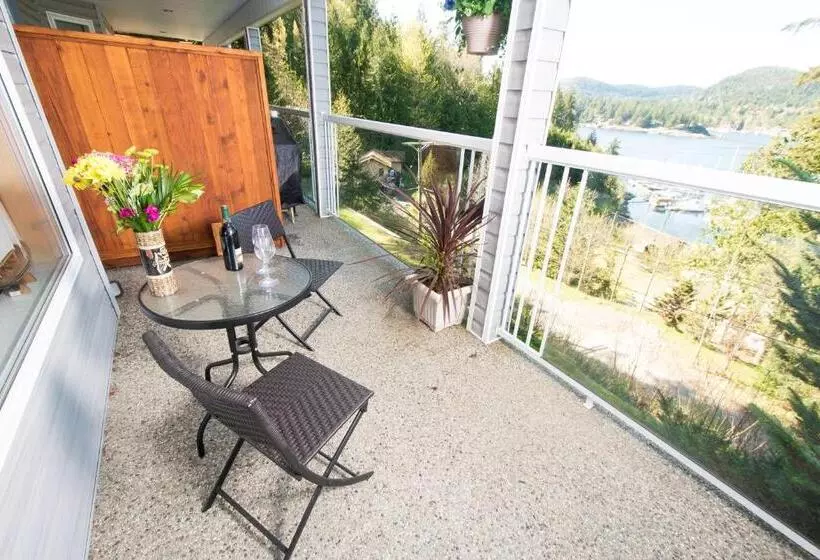 ベッドアンドブレックファースト Madeira Park Oceanview Suites