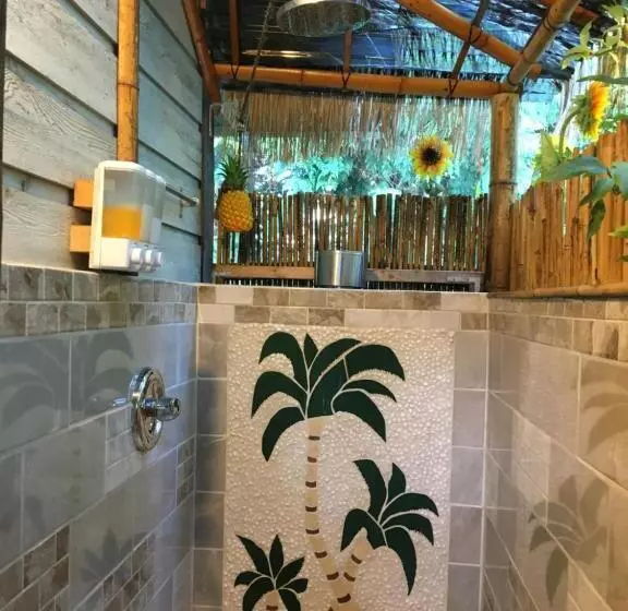 ベッドアンドブレックファースト Madeira Park Oceanview Suites