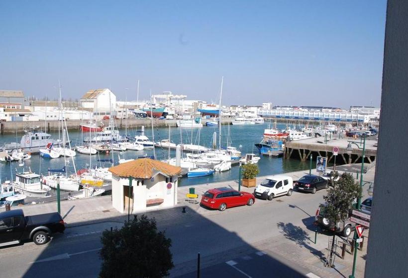 Отель Hôtel Du Port