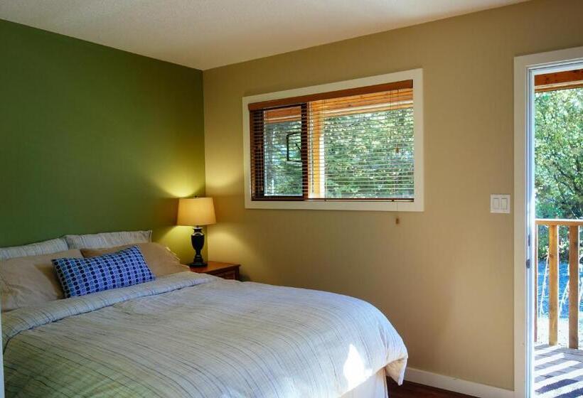 Skeena River House Bed & Breakfast