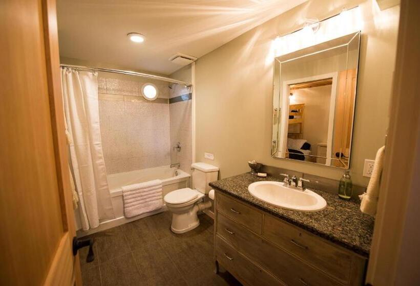 Skeena River House Bed & Breakfast