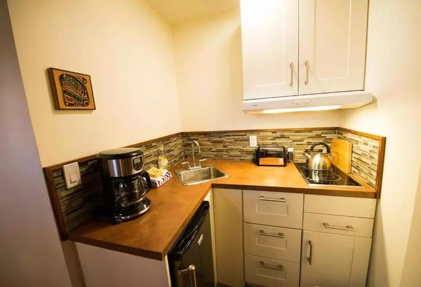 Skeena River House Bed & Breakfast
