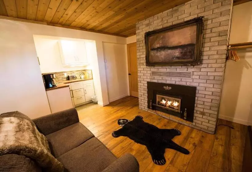 Skeena River House Bed & Breakfast