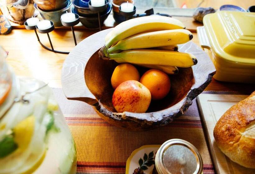 Skeena River House Bed & Breakfast