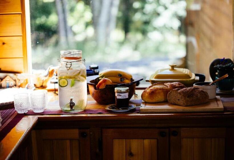 Skeena River House Bed & Breakfast