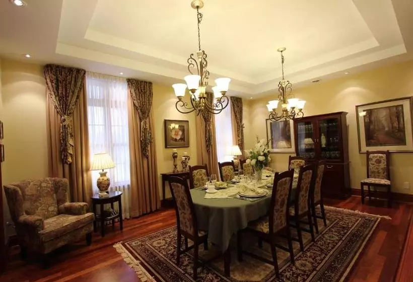 Stone Edge Estate Bed & Breakfast