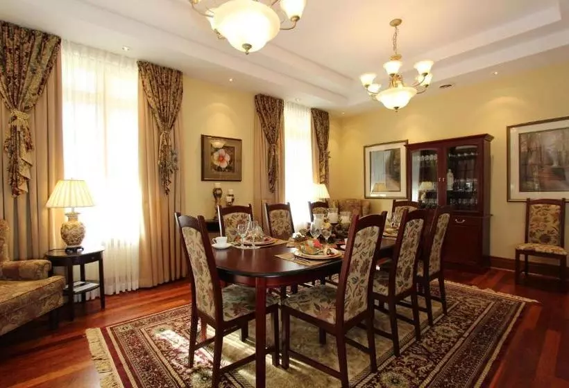 Stone Edge Estate Bed & Breakfast
