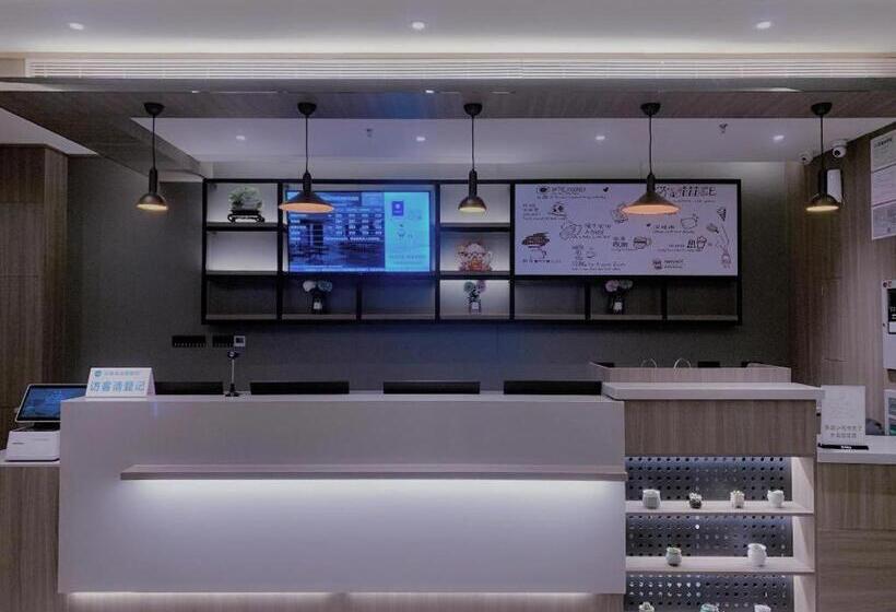 Hanting Hotel Shenyang Jiangdong Street Metro Station