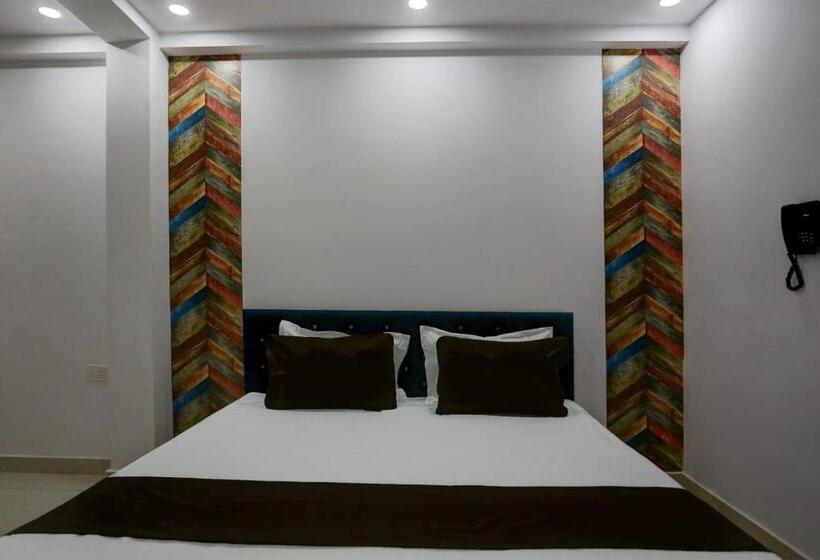 Oyo Flagship Hotel Om Shree