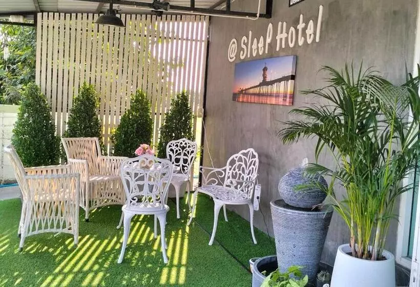 Asleep Hotel Sriracha แอสลีพ โฮเทล
