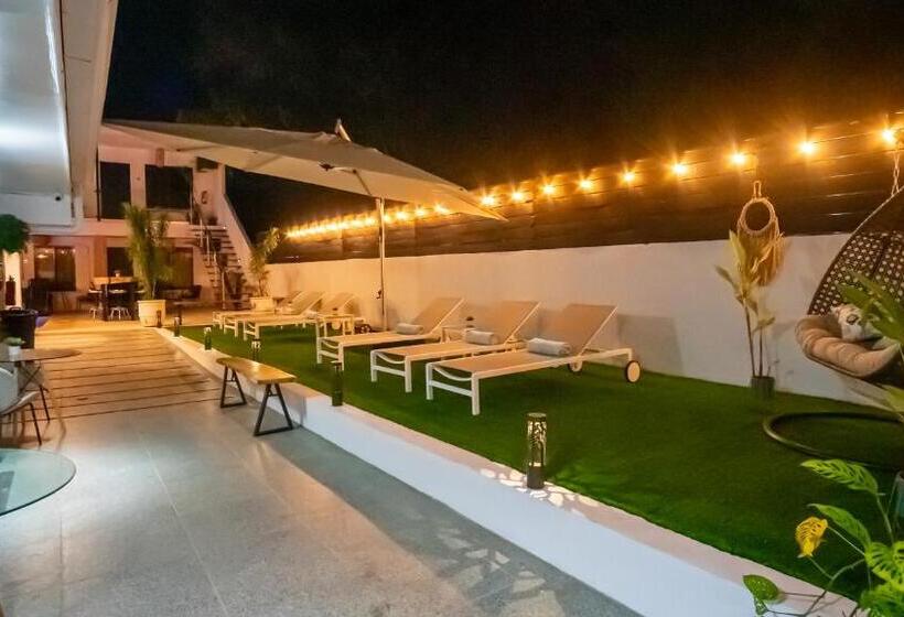 هتل Anika Boutique Suites