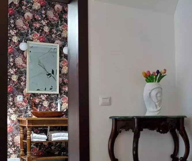 تختخواب و صبحانه Villa Tom