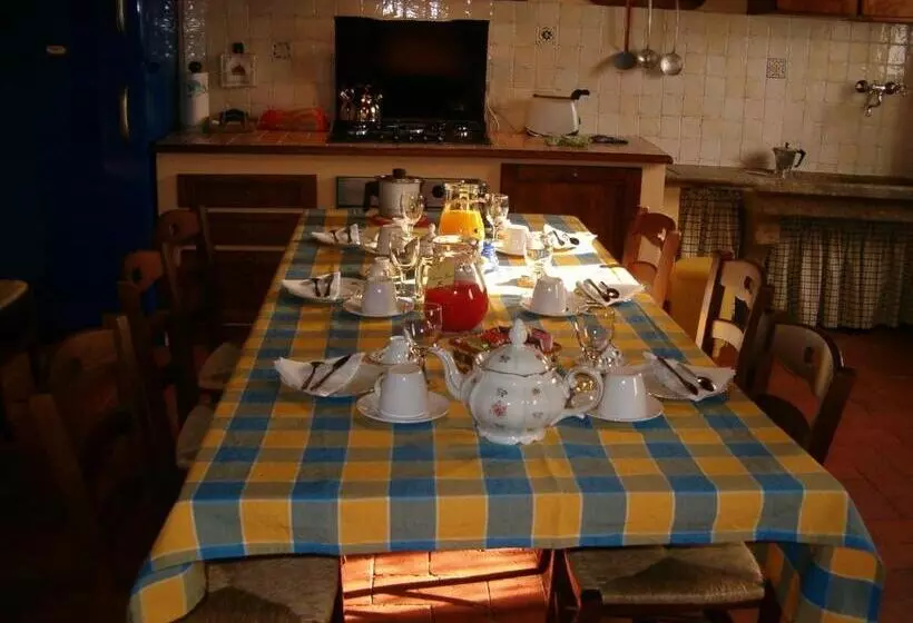 Hotelli Agriturismo Fienile Del Canalone