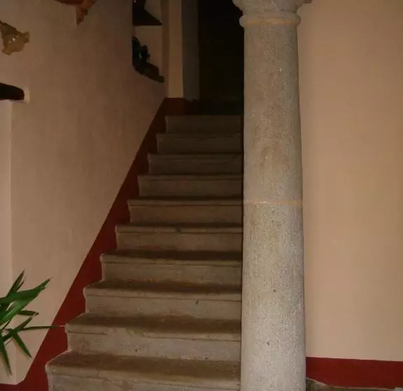 Hotelli Agriturismo Fienile Del Canalone