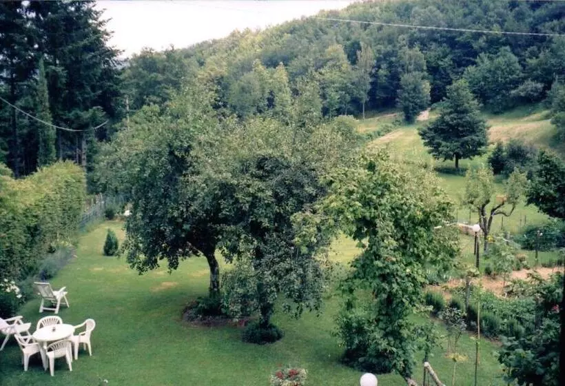 Hotelli Agriturismo Fienile Del Canalone