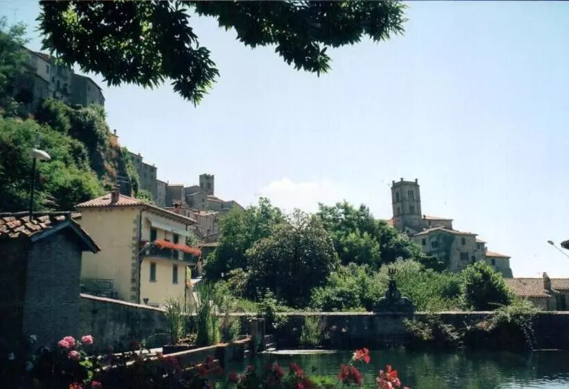 Hotelli Agriturismo Fienile Del Canalone