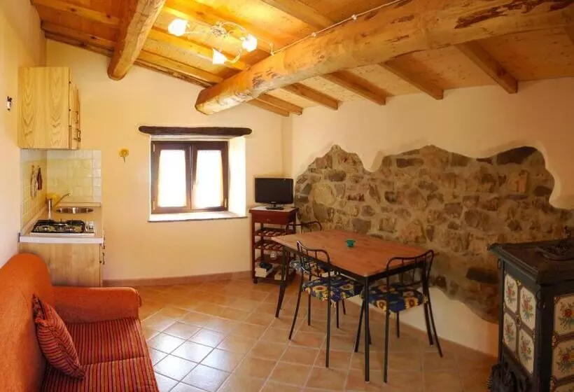 Hotelli Agriturismo Fienile Del Canalone