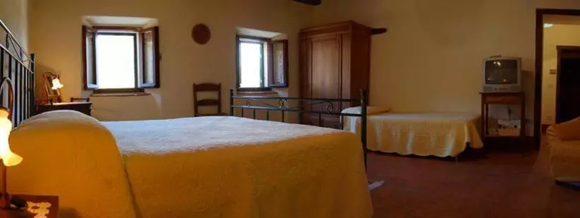 Hotelli Agriturismo Fienile Del Canalone