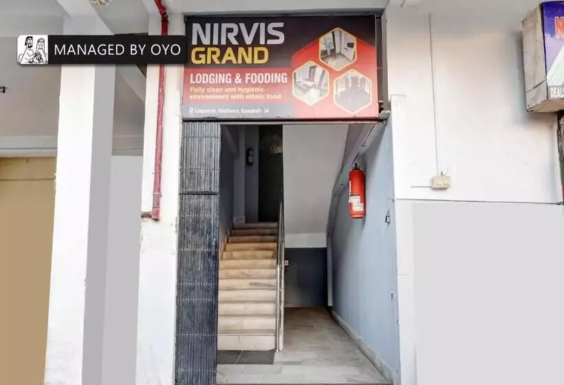 ホテル Oyo Odalbakra Near Aca Stadium