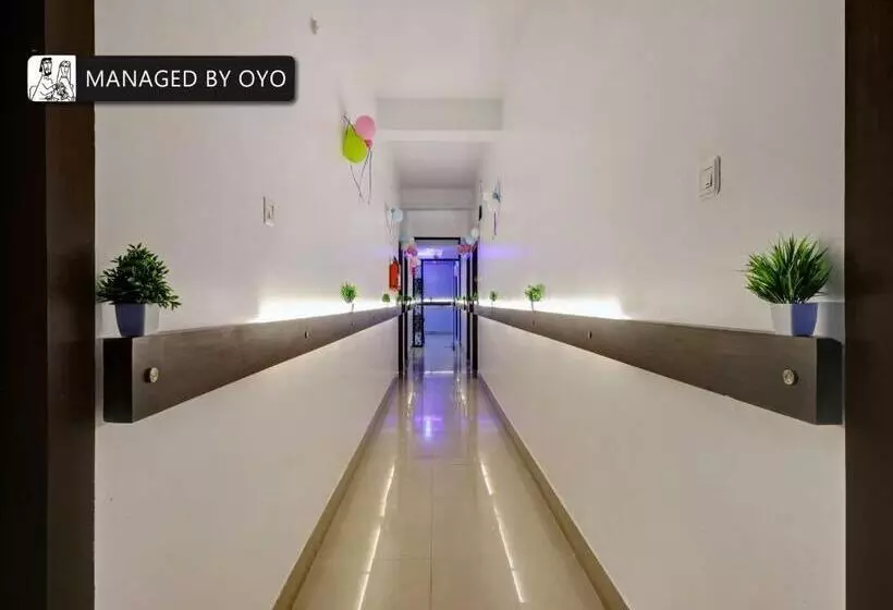 ホテル Oyo Odalbakra Near Aca Stadium