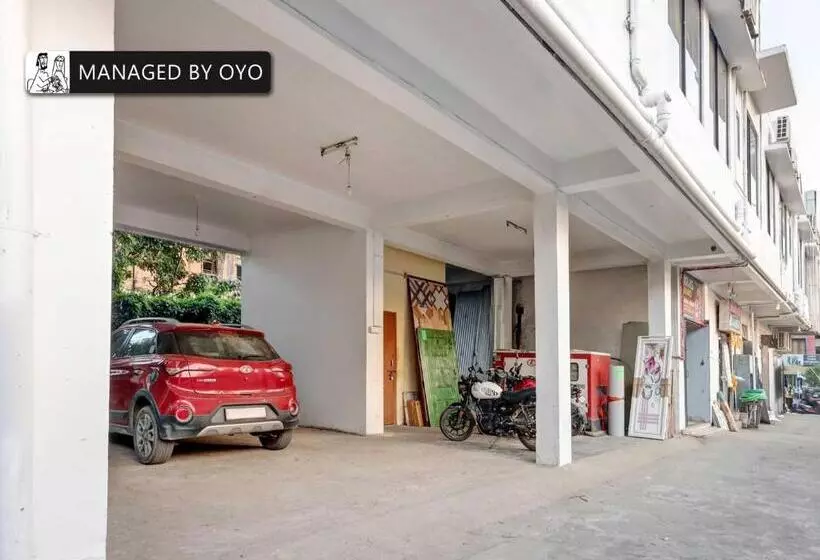 ホテル Oyo Odalbakra Near Aca Stadium