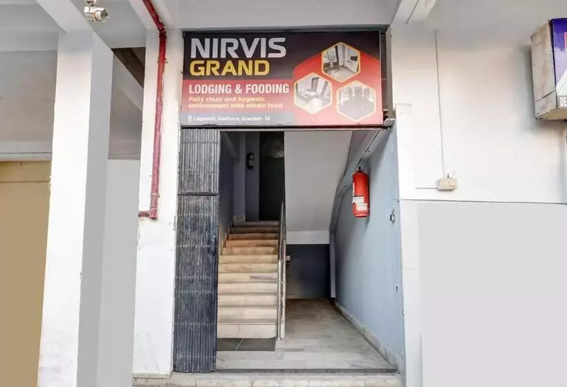 ホテル Oyo Odalbakra Near Aca Stadium