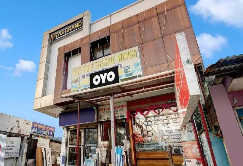 ホテル Oyo Odalbakra Near Aca Stadium