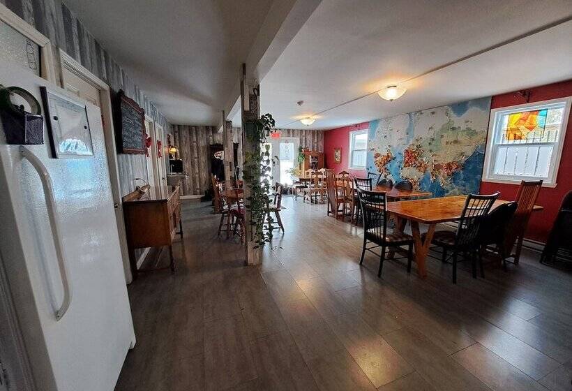 Общежитие Auberge Jeunesse à Loulou