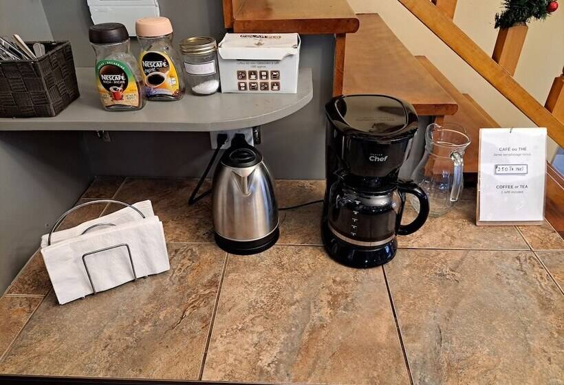 Общежитие Auberge Jeunesse à Loulou