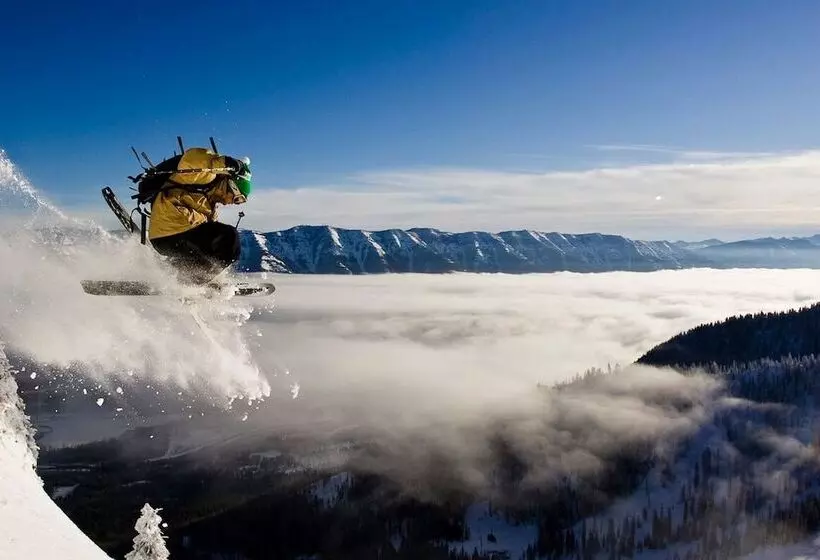 هاستل The Raging Elk Adventure Lodging