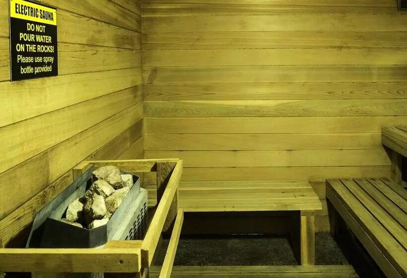 هاستل The Raging Elk Adventure Lodging