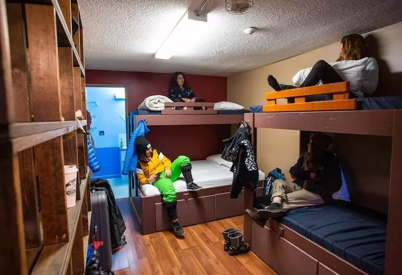 هاستل The Raging Elk Adventure Lodging