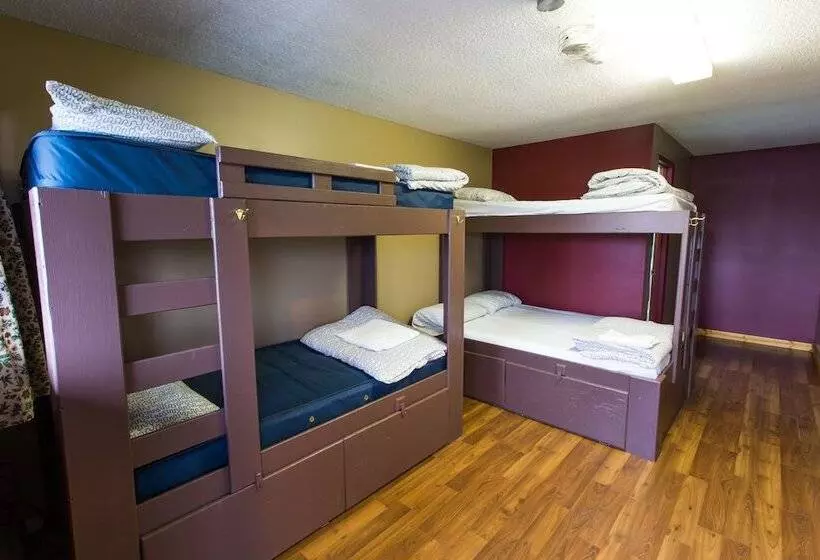 هاستل The Raging Elk Adventure Lodging