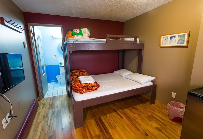 هاستل The Raging Elk Adventure Lodging