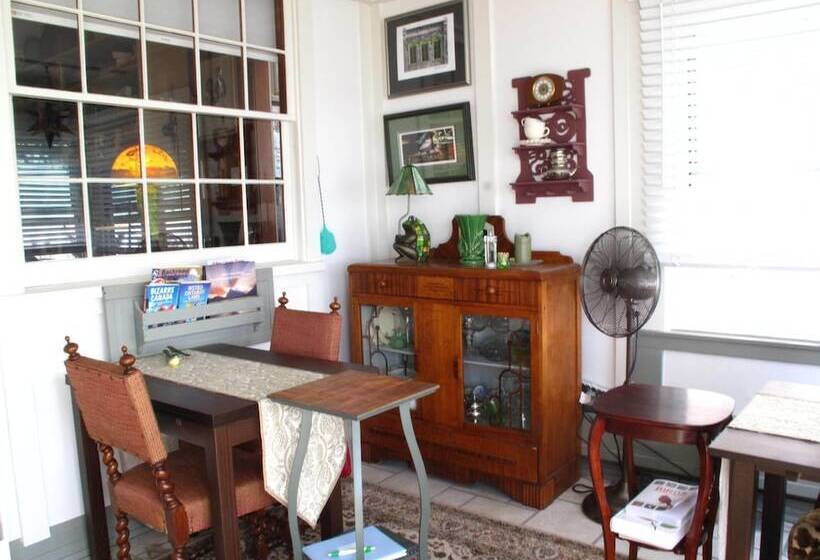 住宿加早餐  Omstead S On Erie