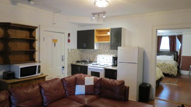 تختخواب و صبحانه The Roses Heritage Inn